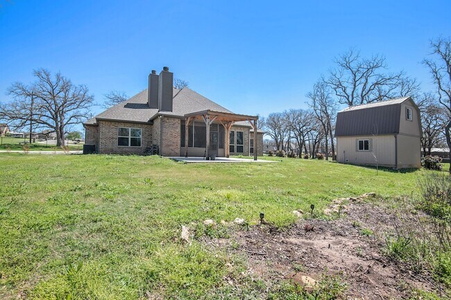 Building Photo - 136 Flying Diamond Dr