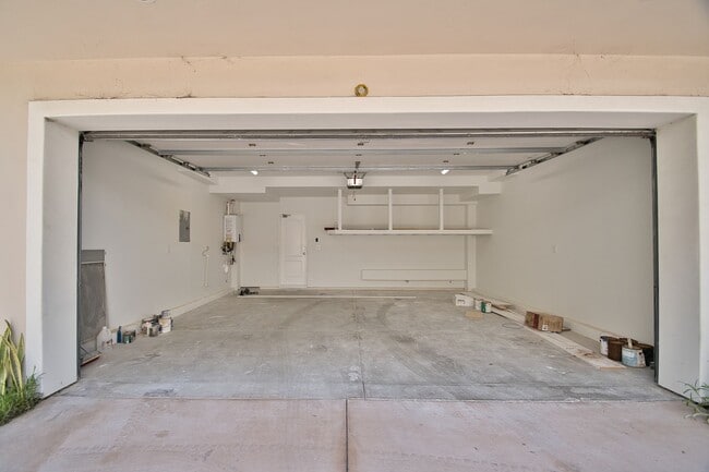 Building Photo - Beautiful Ocean View Townhome with Remodel...