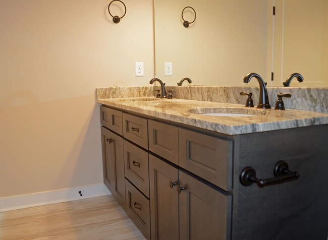 Building Photo - 803 Coles Ferry Pike