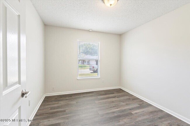 Building Photo - 700 Scarlet View Ct