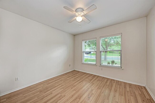 Building Photo - 1201 Sheltie Ln