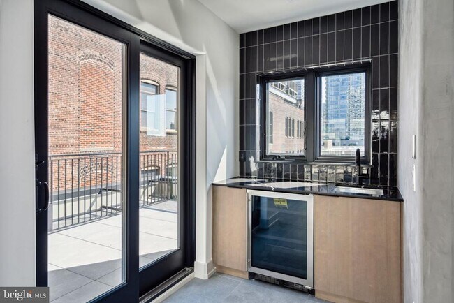 Building Photo - 110 S Bonsall St