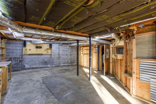 Building Photo - 2663 Hicks Rd