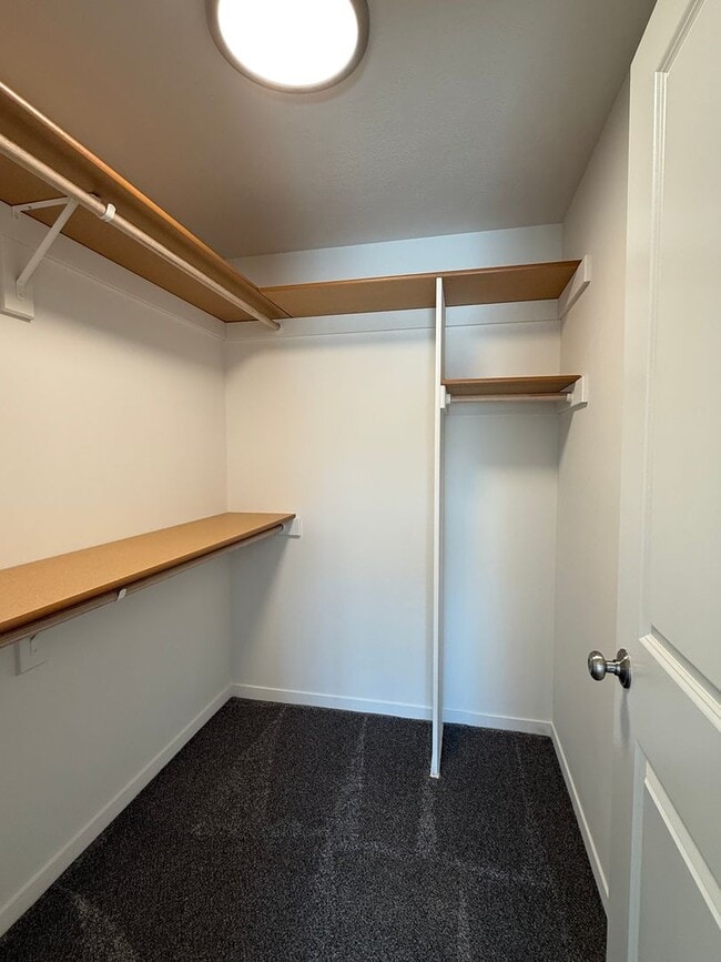 Building Photo - Walkout ranch townhome with 2 stall garage. Spacious 2 bedrooms with walk in closets, 2.5 bathroo...