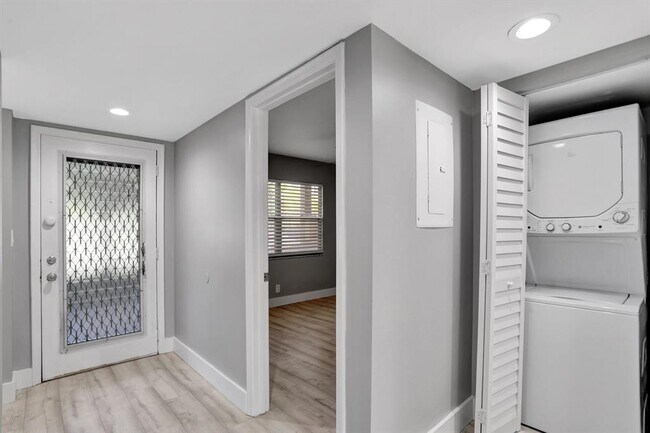 Building Photo - 1704 Andros Isle