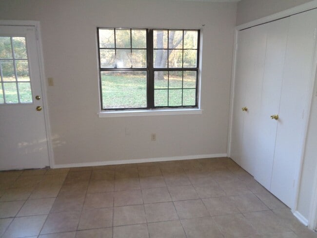 Building Photo - 5164 Woody Dr