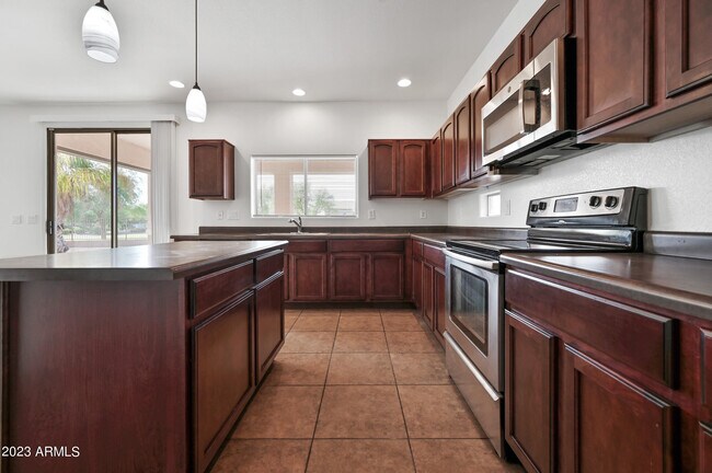 Building Photo - 21941 Creosote Ct