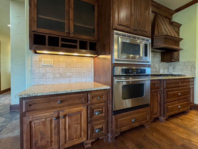 Building Photo - 1559 E Blackjack Rd E