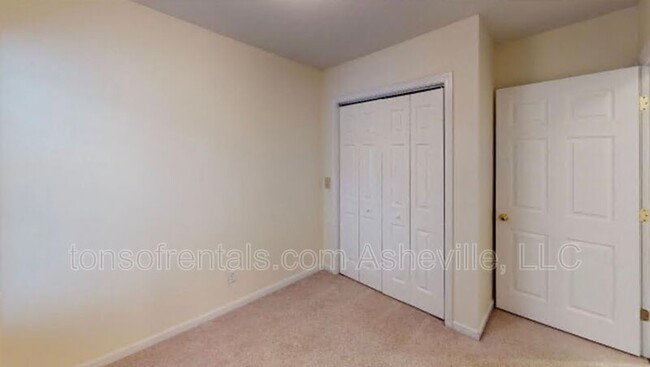 Building Photo - 98 Rotunda Cir