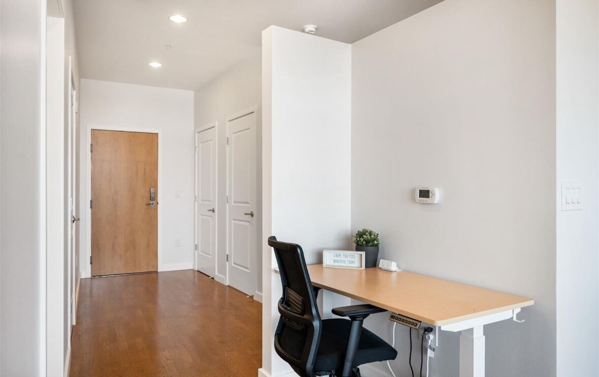 Building Photo - 2958 Syracuse St