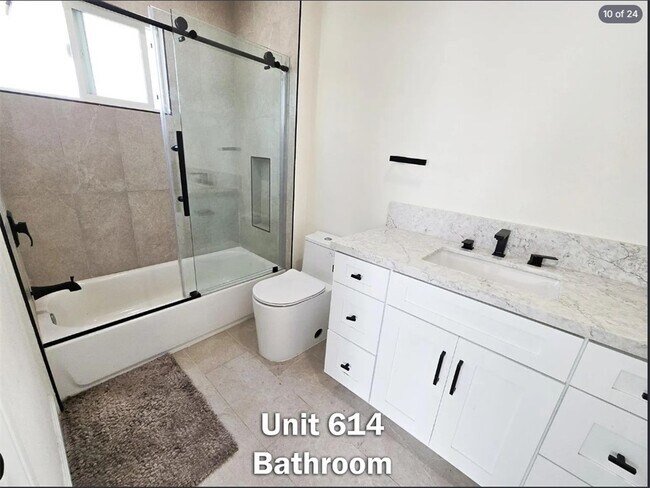 Building Photo - 614 W 84th St