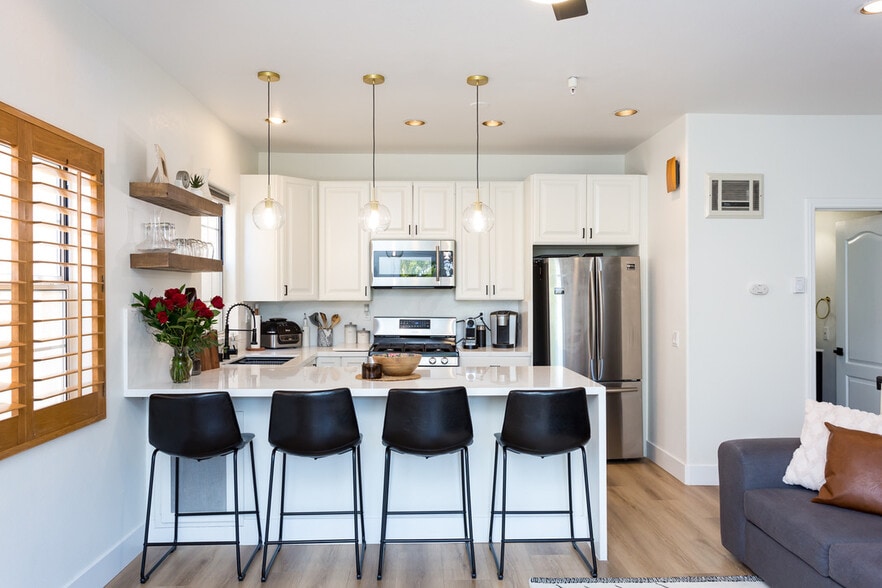 Building Photo - 919 W Lewis St