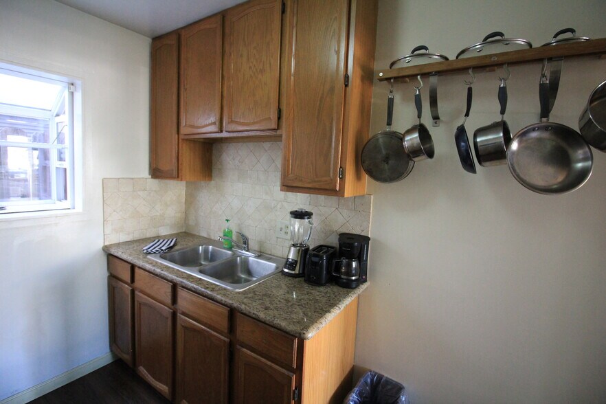 Building Photo - 2826 Mission Blvd