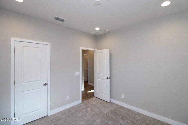 Building Photo - 5716 S Romano