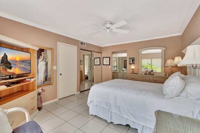 Building Photo - 5760 Piping Rock Dr