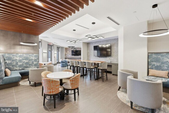 Building Photo - 3101 N Hampton Dr