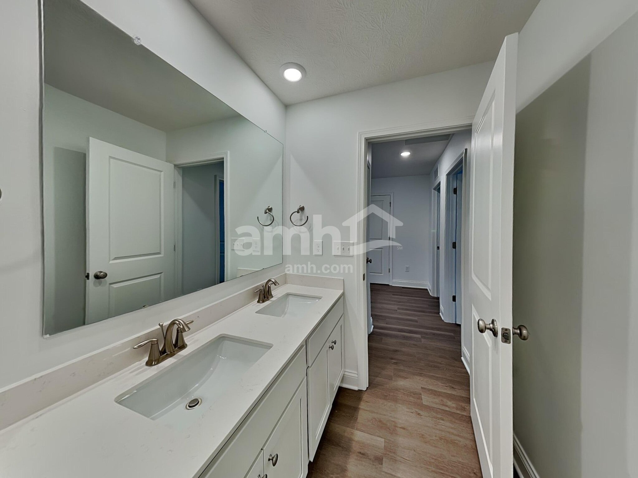 Building Photo - 9154 Henley Ave