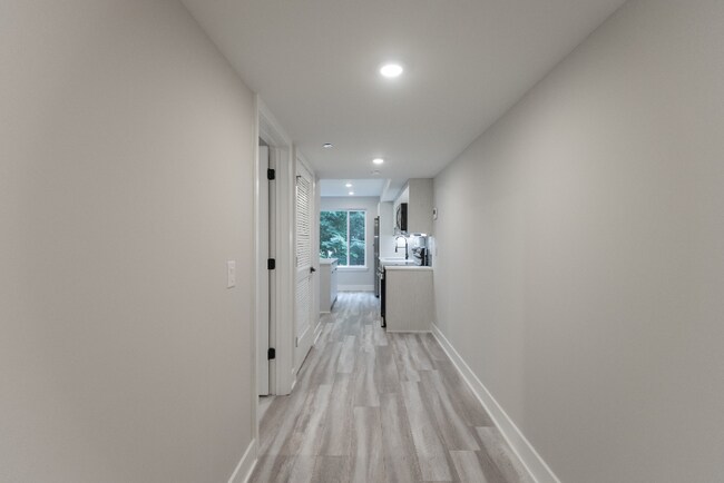 Building Photo - 665 N 35th St