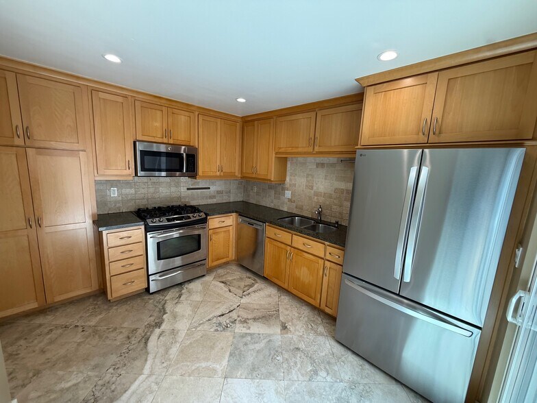 Kitchen - 4955 Del Monte Ave