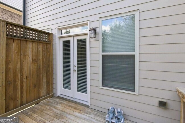 Building Photo - 7850 Laurel Crest Dr