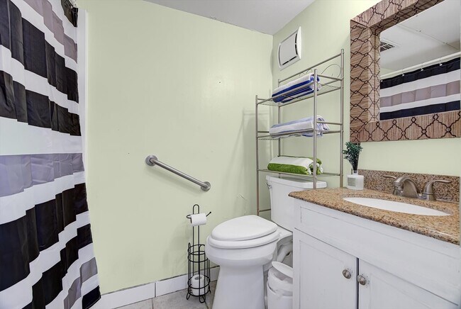 Building Photo - 6300 Seawall Blvd