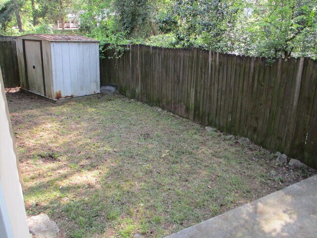 Building Photo - Updated townhome in West Augusta
