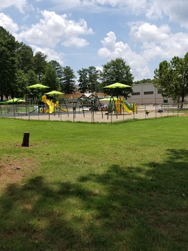 Building Photo - 2884 Meadowview Dr SE