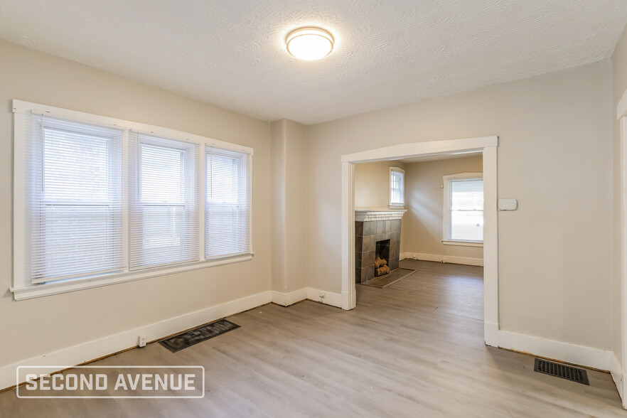 Building Photo - 819 S 40th St