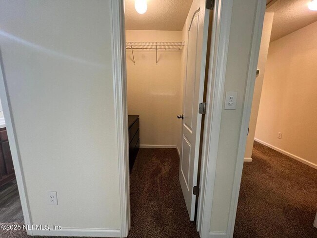 Building Photo - 253 Whitland Wy