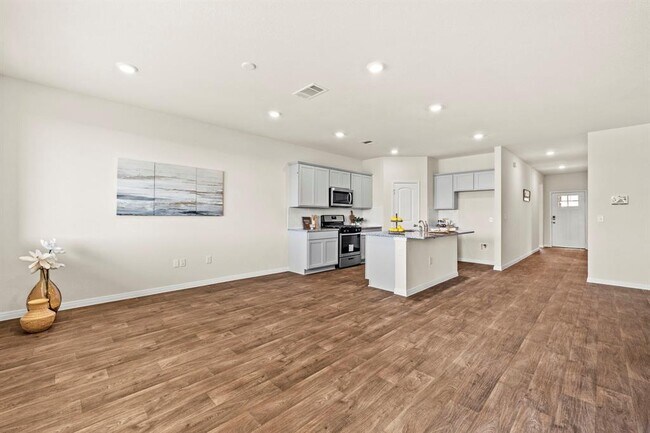 Building Photo - 121 Brody Ln