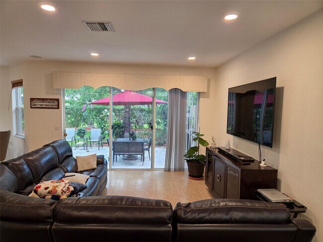 Building Photo - 383 Berenger Walk