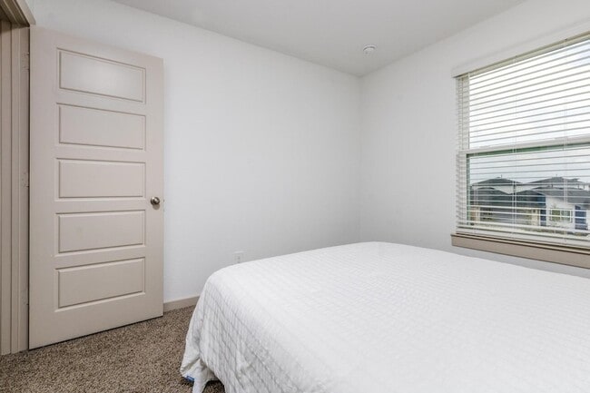 Building Photo - 12832 Barnsbury Ln