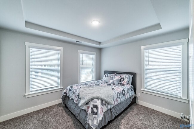 Building Photo - 6 Desert Oak Ct SW