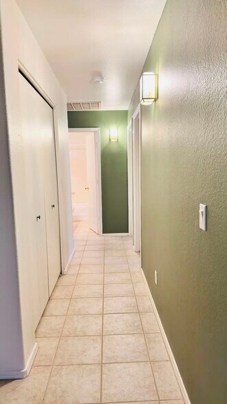Building Photo - 4826 W Ponderosa Ln