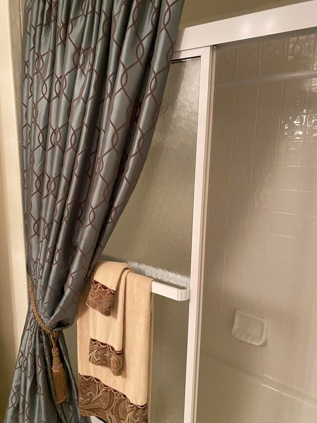 Building Photo - 4734 Lucerne Lakes Blvd