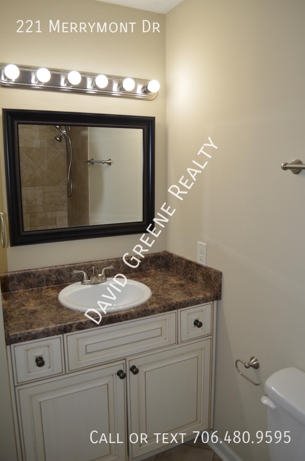 Building Photo - 221 Merrymont Dr