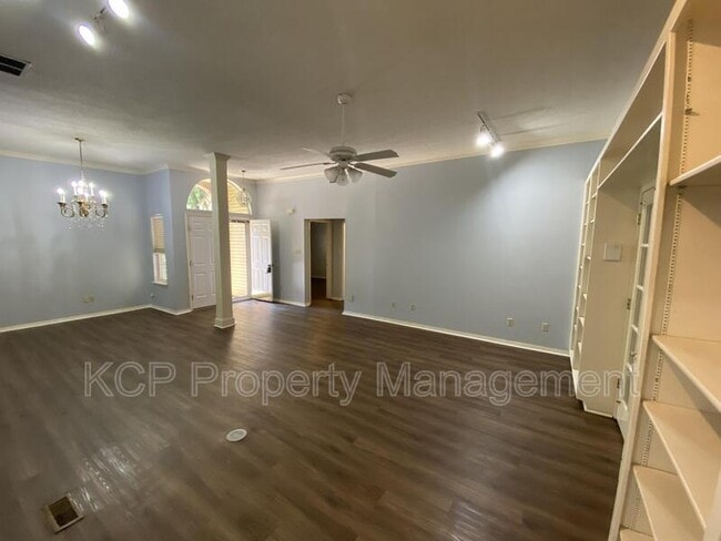 Building Photo - 5115 Fern St