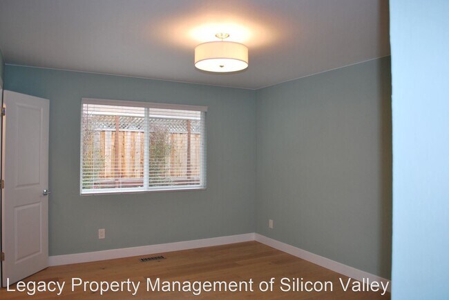 Building Photo - 4 br, 2 bath House - 1367 Bobolink Circle,