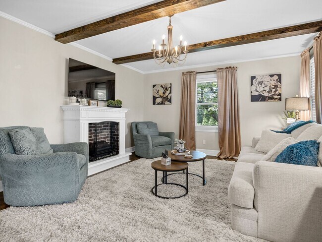 Building Photo - Immaculately Maintained 2 BR, 1 BA Short-Term Rental in Greer NO APPLICATION FEE if APPROVED