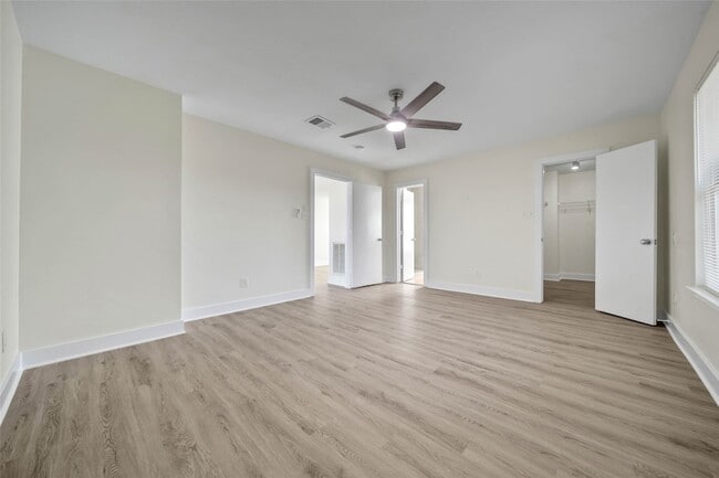 Building Photo - 5303 Bay Pines Dr