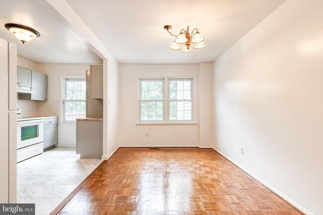 Building Photo - 3429 Saluda Rd