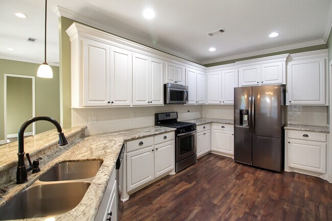 Building Photo - 165 Harvey Cir