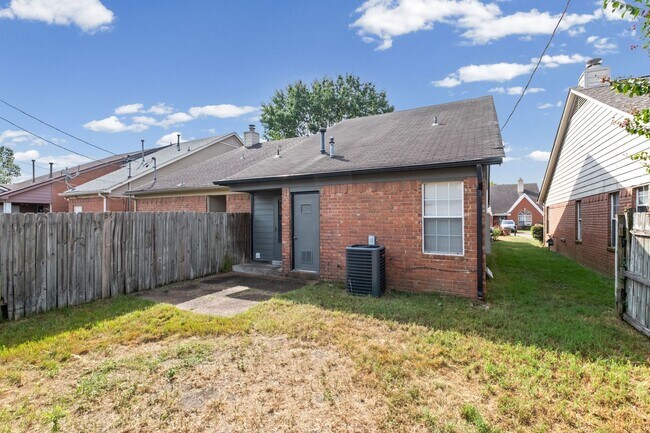 Building Photo - 7782 Shadowland Dr