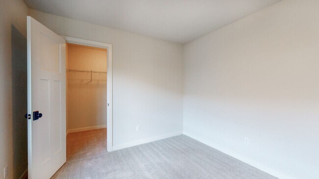 Building Photo - GORGEOUS 3 bdrm plus Flex Space Home in Mo...