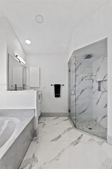 Building Photo - 6357 Brava Way