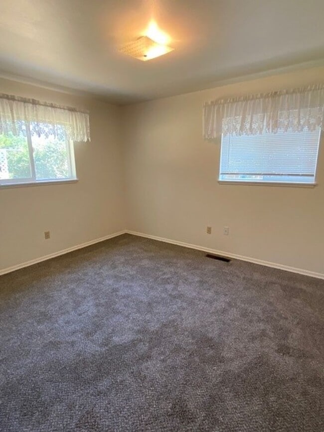 Building Photo - 205 S 46th Ave