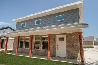 Building Photo - Cozy 2 bedroom 2 bath home!