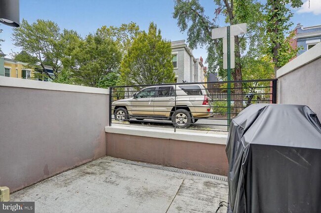 Building Photo - 1014 10th St NE