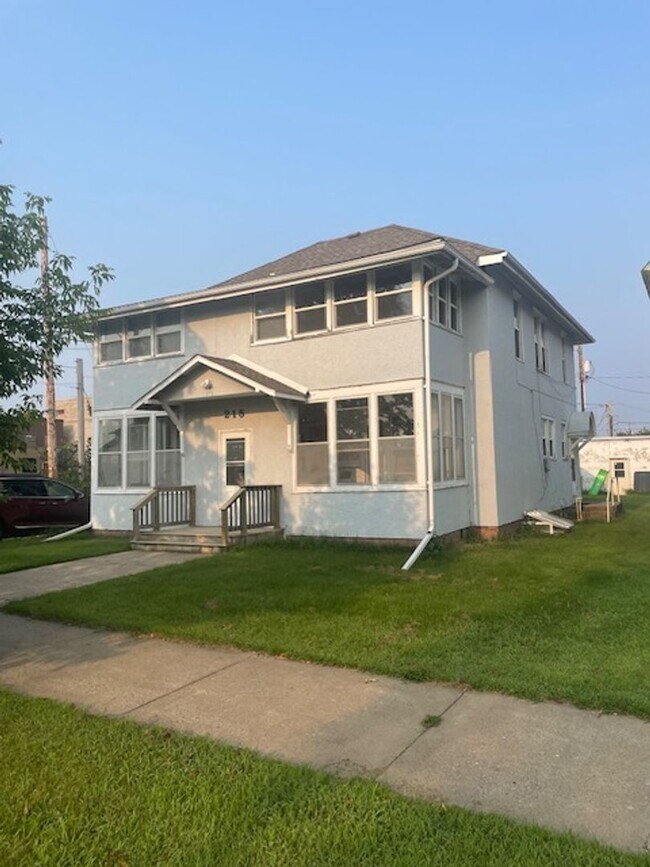Primary Photo - 215 N 5th St