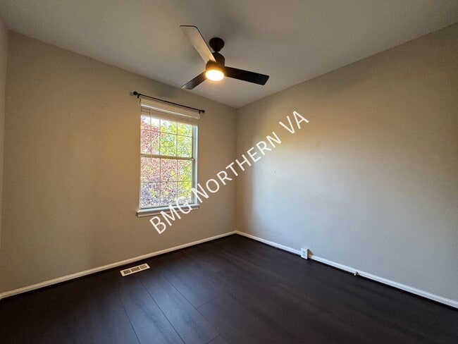Building Photo - 8651 Centerton Ln